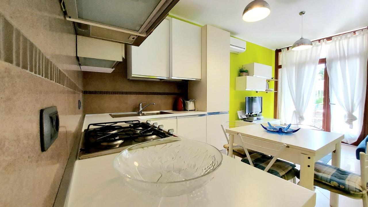 Colors Pool Apartment Bardolino Exterior photo